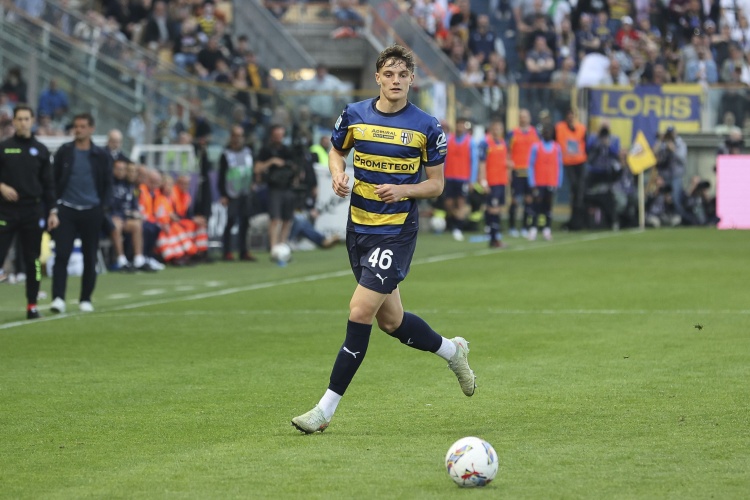 利物浦若将莱奥尼视为核心引援将彰显雄心，其身价预估不低于3500万欧元