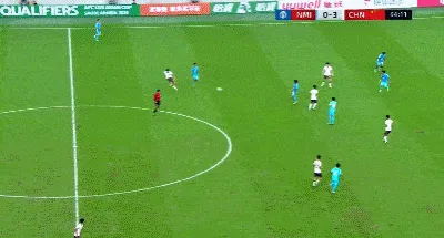 kaiyun-是人类吗？朱鹏宇禁区内无人盯防一脚横传飞出边线