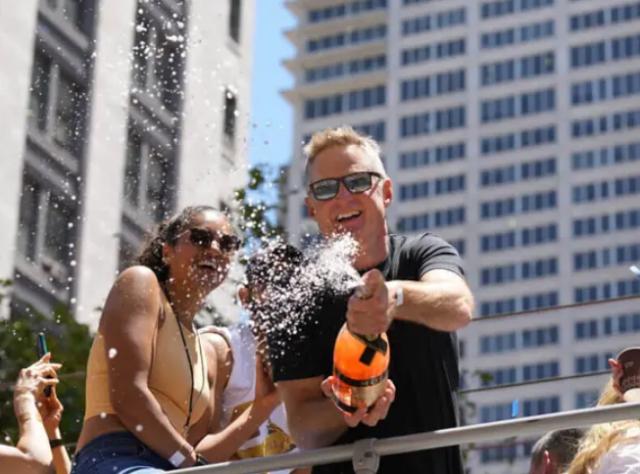 开yun体育官网-科尔坚信勇士明年会更强 无意离开主教练岗位