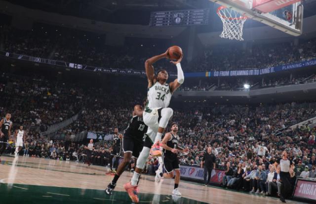 开云体育-统治攻防两端+还在进化！字母哥已成篮网无解难题